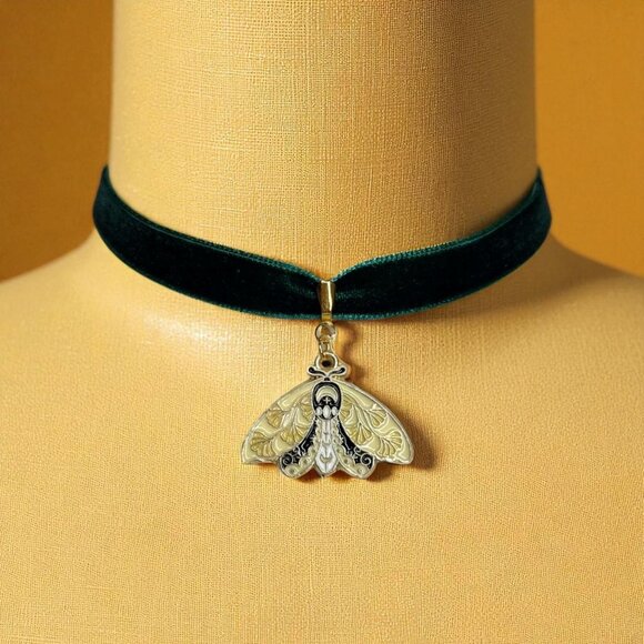 Forest Green Velvet Moth Choker Necklace Gothic Witchy Jewelry with Gold Moth - Picture 4 of 4